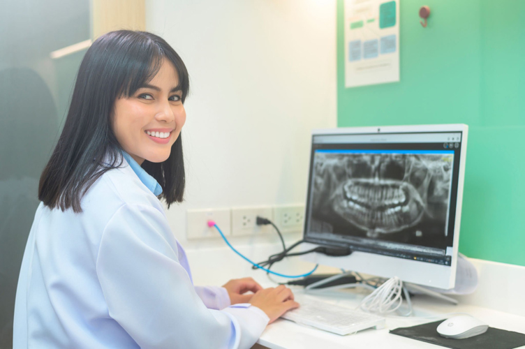 Hồ sơ bệnh án điện tử miễn phí: Tiết kiệm trước mắt, rủi ro ngầm dài hạn