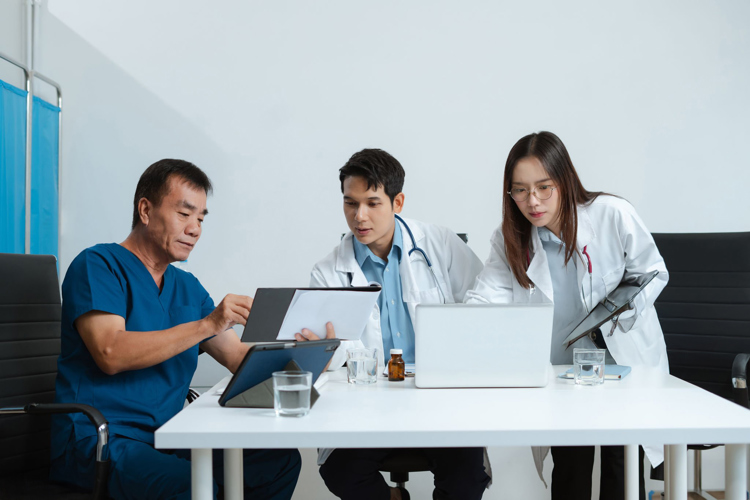 Tự làm hay thuê dịch vụ liên thông đơn thuốc: Lựa chọn nào an toàn – không lo sai, không lo phạt?