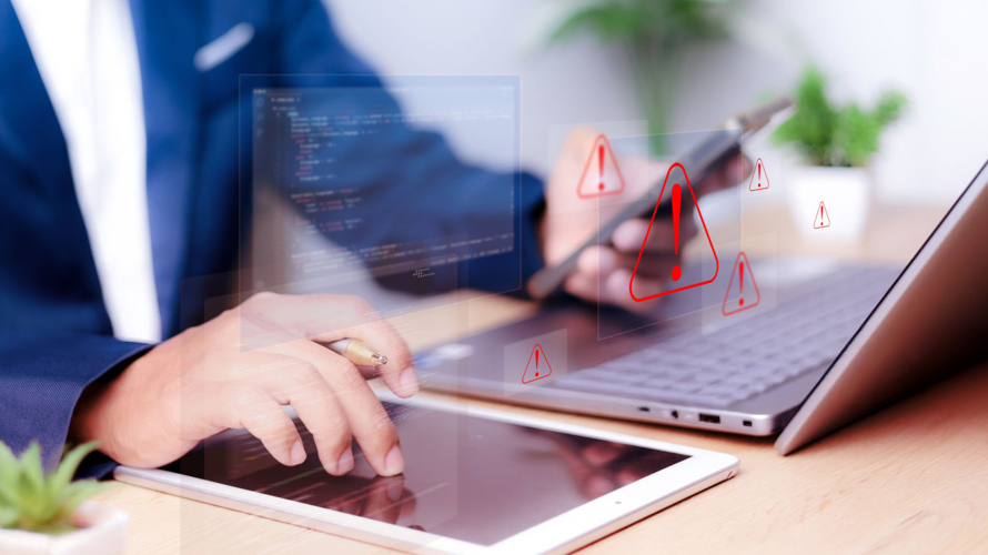 So sánh phần mềm crack vs bản quyền: Tưởng rẻ, hóa đắt – ai chịu?