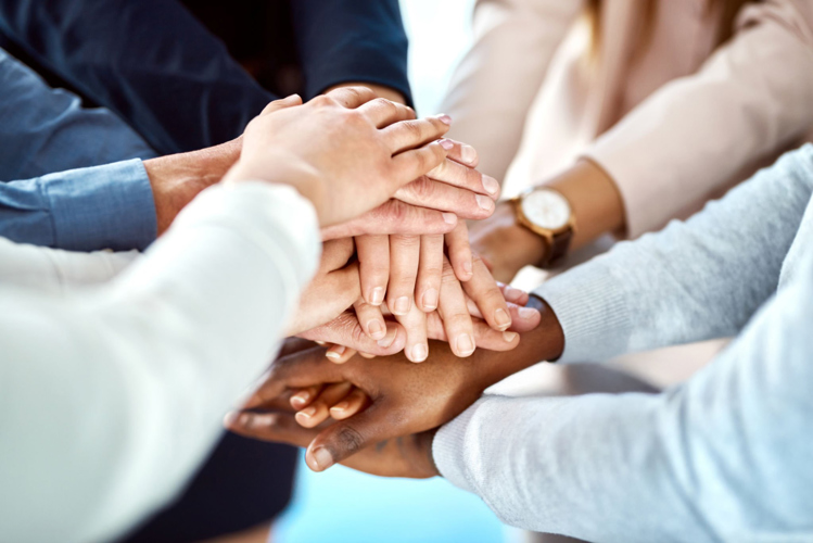 So sánh CRM loyalty vs CSKH thường: Sai 1 điểm, mất cả chuỗi KH VIP