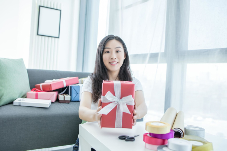 Quà tặng Birthday KH VIP: Món quà nhỏ – Giữ slot ghế kín lớn